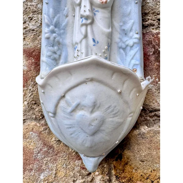 Ancien bénitier de chevet en biscuit polychrome