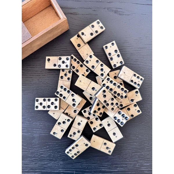 Ancien jeu de dominos 1900 en ébène et en os