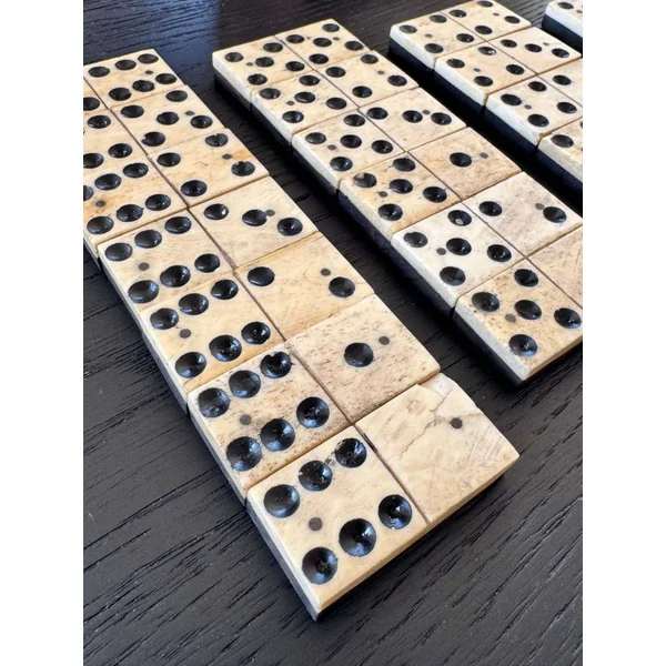 Ancien jeu de dominos 1900 en ébène et en os
