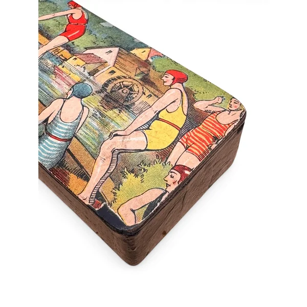 Ancien plumier en carton bouilli, les nageurs