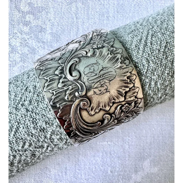 Ancien rond de serviette monogrammé en argent 925