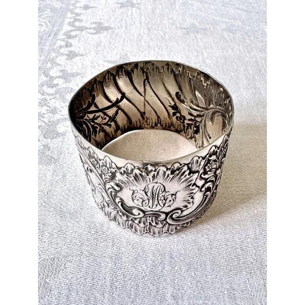 Ancien rond de serviette monogrammé en argent 925