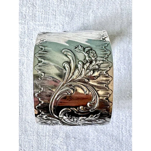 Ancien rond de serviette monogrammé en argent 925