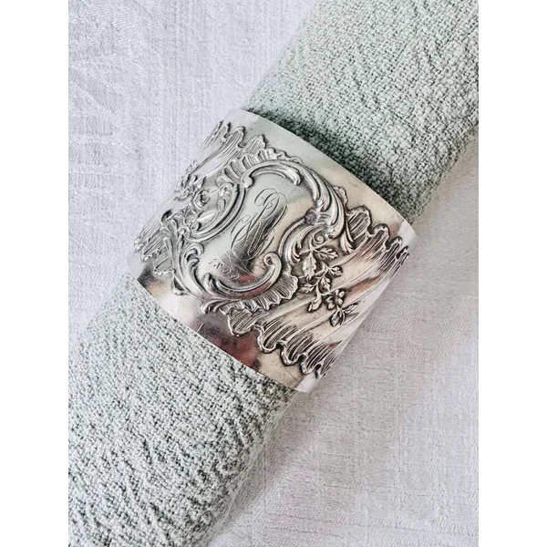 Ancien rond de serviette monogrammé en argent 925