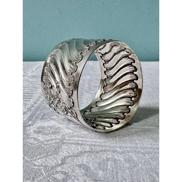 Ancien rond de serviette monogrammé en argent 925