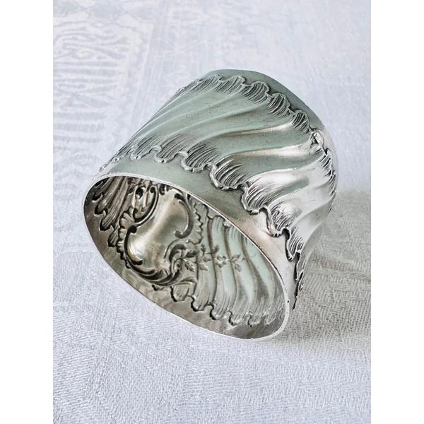 Ancien rond de serviette monogrammé en argent 925