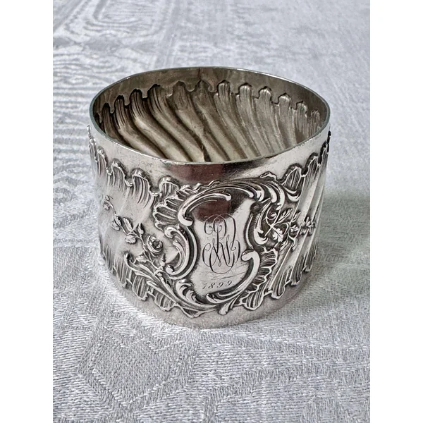 Ancien rond de serviette monogrammé en argent 925