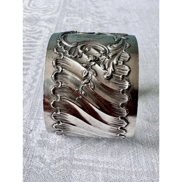 Ancien rond de serviette monogrammé en argent 925