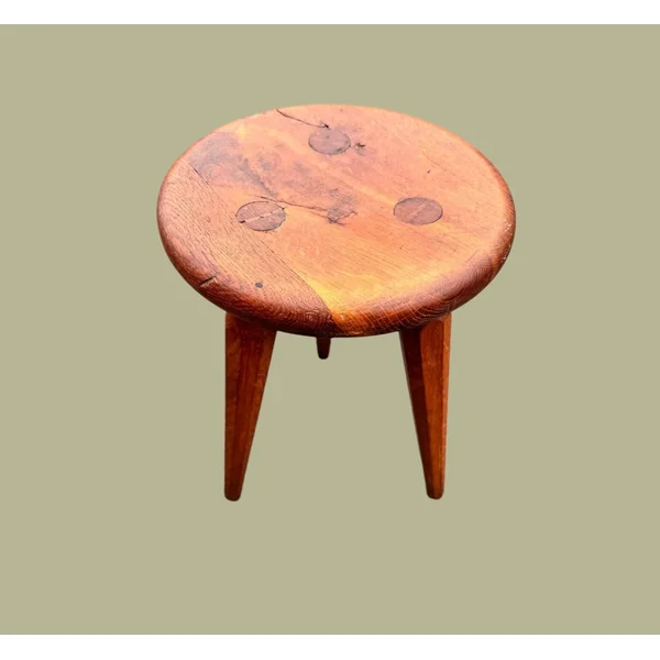 Ancien tabouret tripode, pieds fuselés
