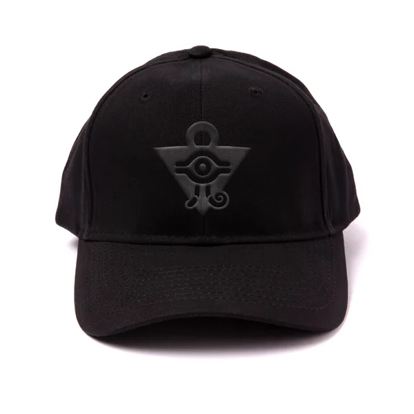 Casquette noire brodée avec pendentif