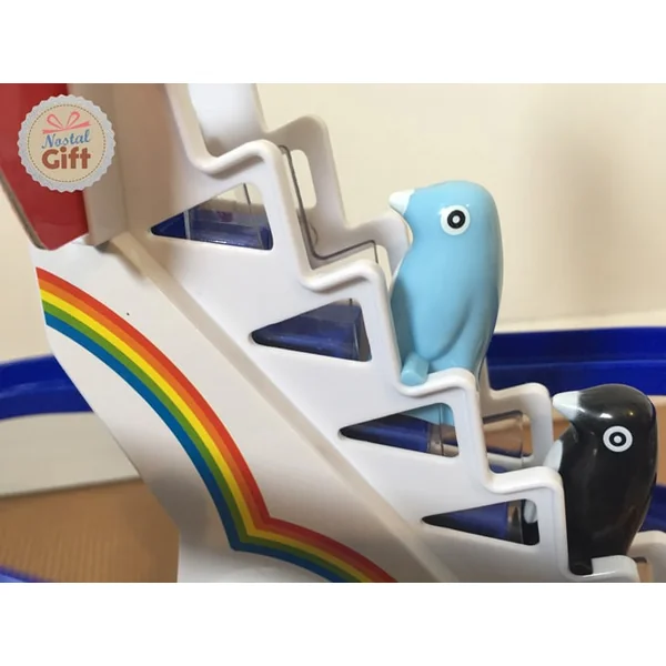 Circuit de pingouins avec escalier mécanique