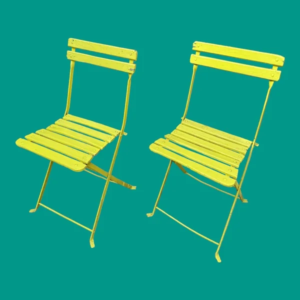Deux chaises de jardin anciennes