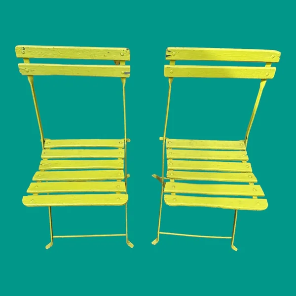 Deux chaises de jardin anciennes