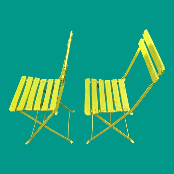 Deux chaises de jardin anciennes