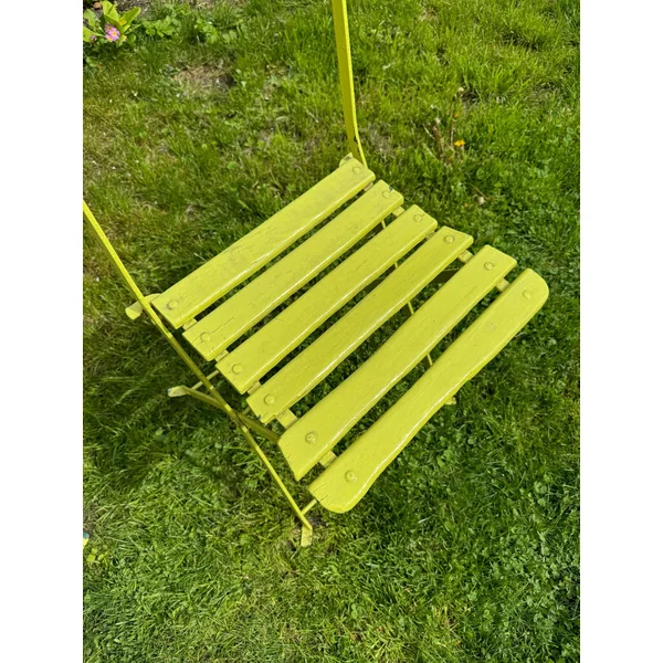 Deux chaises de jardin anciennes