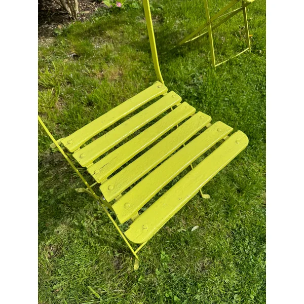 Deux chaises de jardin anciennes