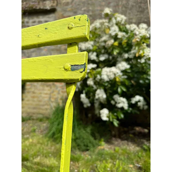 Deux chaises de jardin anciennes