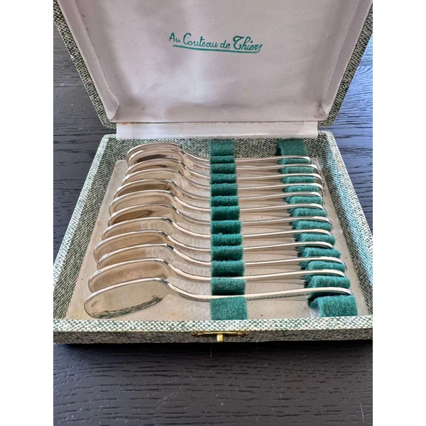 Ecrin de 12 cuillères à glace Christofle, modèle Spatours