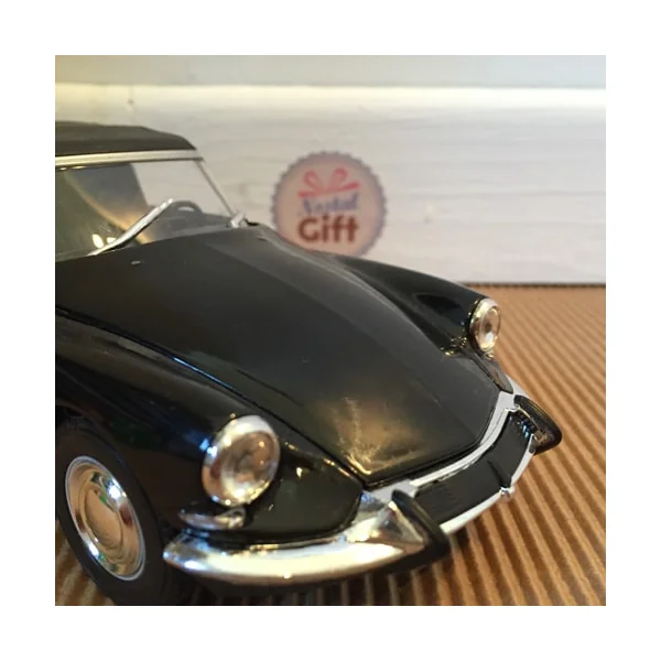 Miniature Citroen DS 19 en métal, 1:24