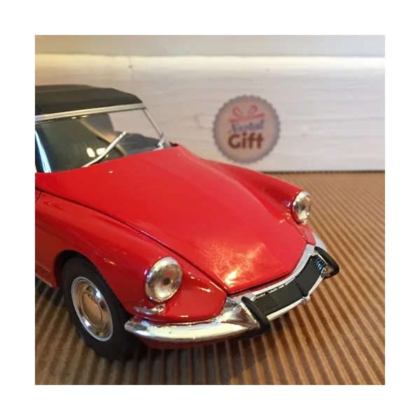 Miniature Citroen DS 19 en métal, 1:24