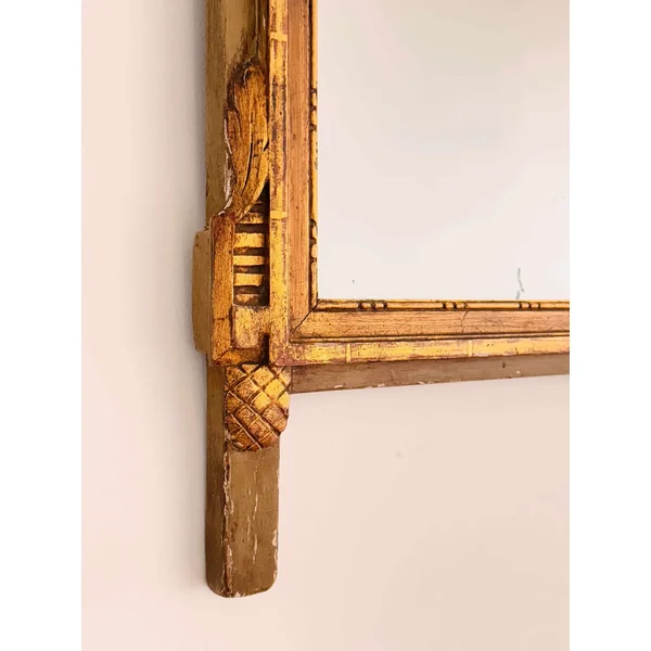 Miroir à fronton en bois doré style Louis XVI