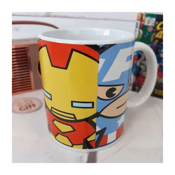 Mug Marvel - Personnage chibi Hulk, Iron Man, Spiderman et Captain America