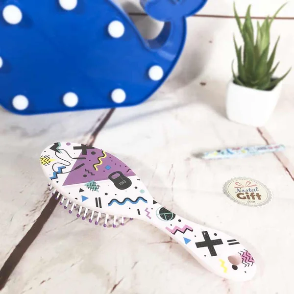 Petite brosse à cheveux style années 80