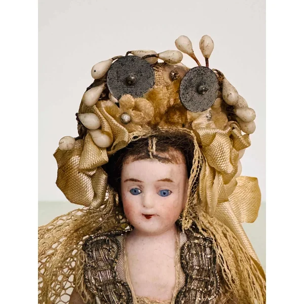 Petite poupée 1900 en biscuit