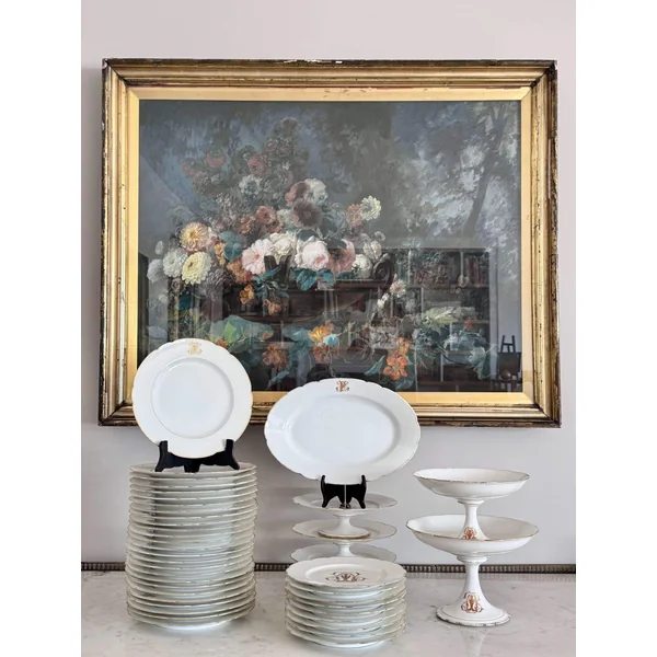 Service de vaisselle en porcelaine de Paris, 41 pièces