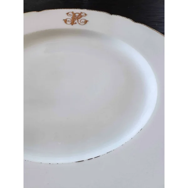 Service de vaisselle en porcelaine de Paris, 41 pièces