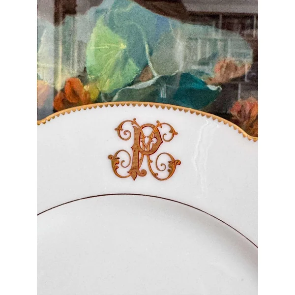 Service de vaisselle en porcelaine de Paris, 41 pièces