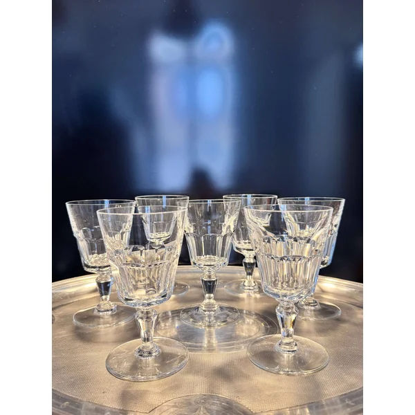 Suite de 7 verres à vin en cristal Baccarat, modèle Missouri