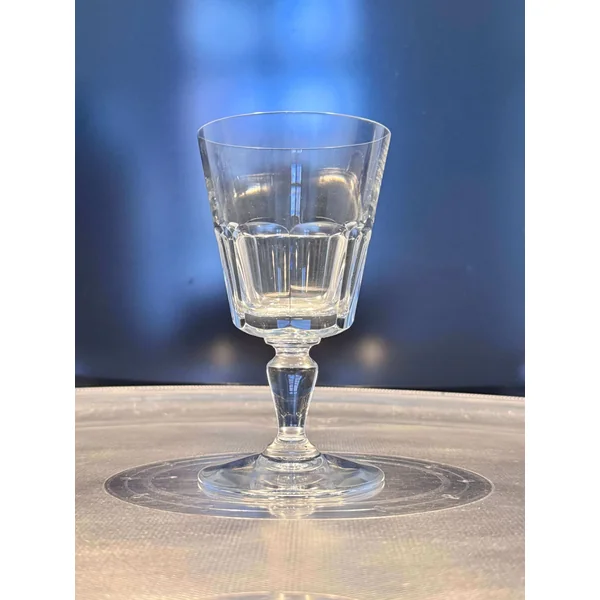 Suite de 7 verres à vin en cristal Baccarat, modèle Missouri