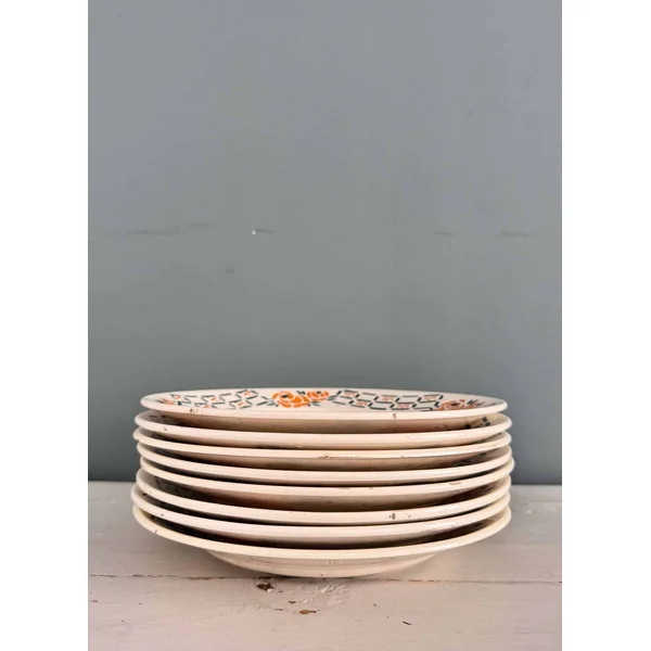 Suite de 8 assiettes plates Terre de Fer, modèle Vital
