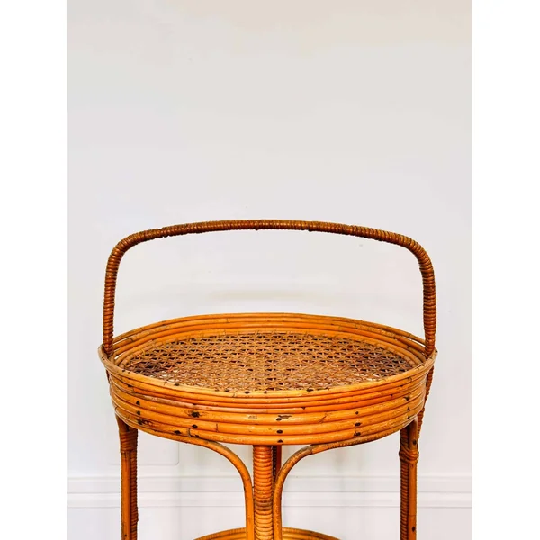 Table 1900 en osier ornée d'une anse