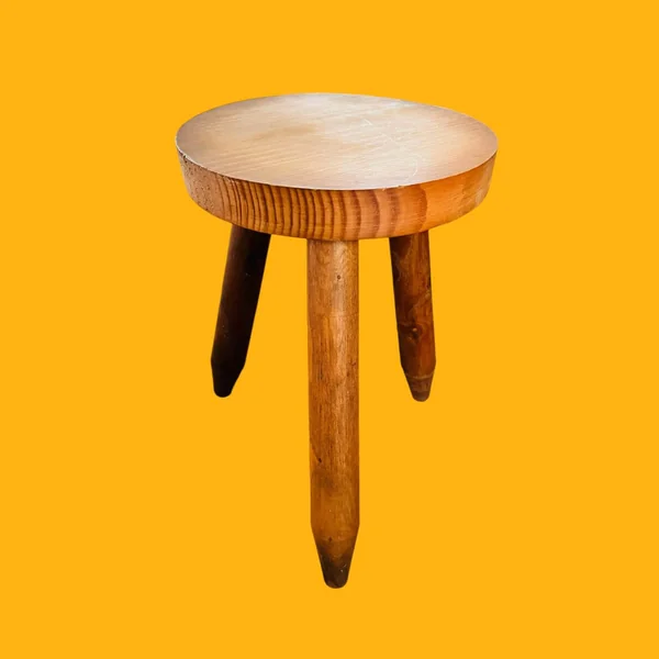 Tabouret tripode pieds crayons