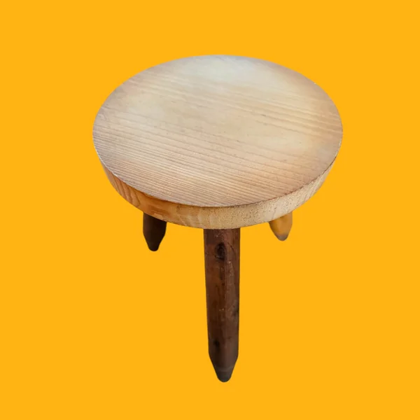 Tabouret tripode pieds crayons