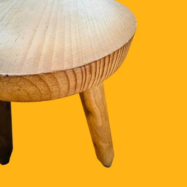 Tabouret tripode pieds crayons