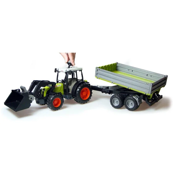 Tracteur Claas avec fourche et remorque
