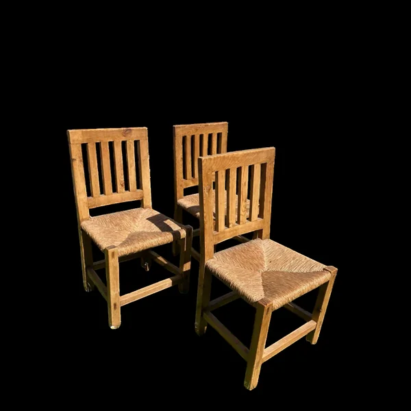 Trois chaises en bois brutaliste en orme 80's
