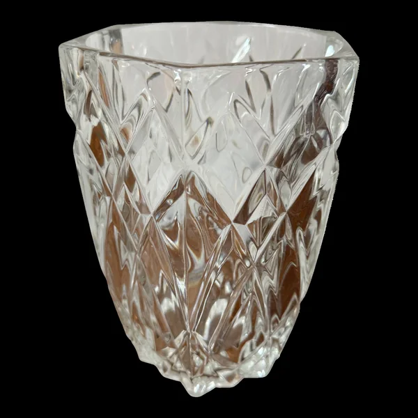 Vase en verre transparent ciselé